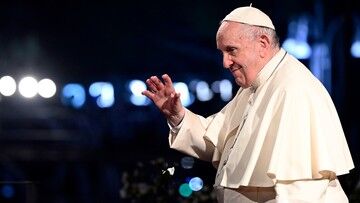Droga Krzyżowa w Koloseum. Papież Franciszek modlił się, by przeciwnicy podali sobie ręce