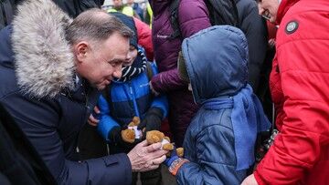 Rosja-Ukraina. Prezydent Duda do prezydenta Zełenskiego: Ukraińskie rodziny są u nas bezpieczne