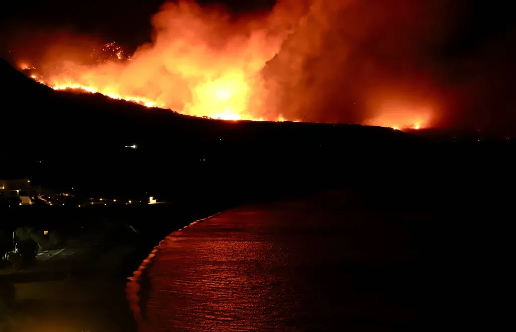 Groźny pożar szaleje na Krecie. Żywioł zmusił do ewakuacji turystów i mieszkańców