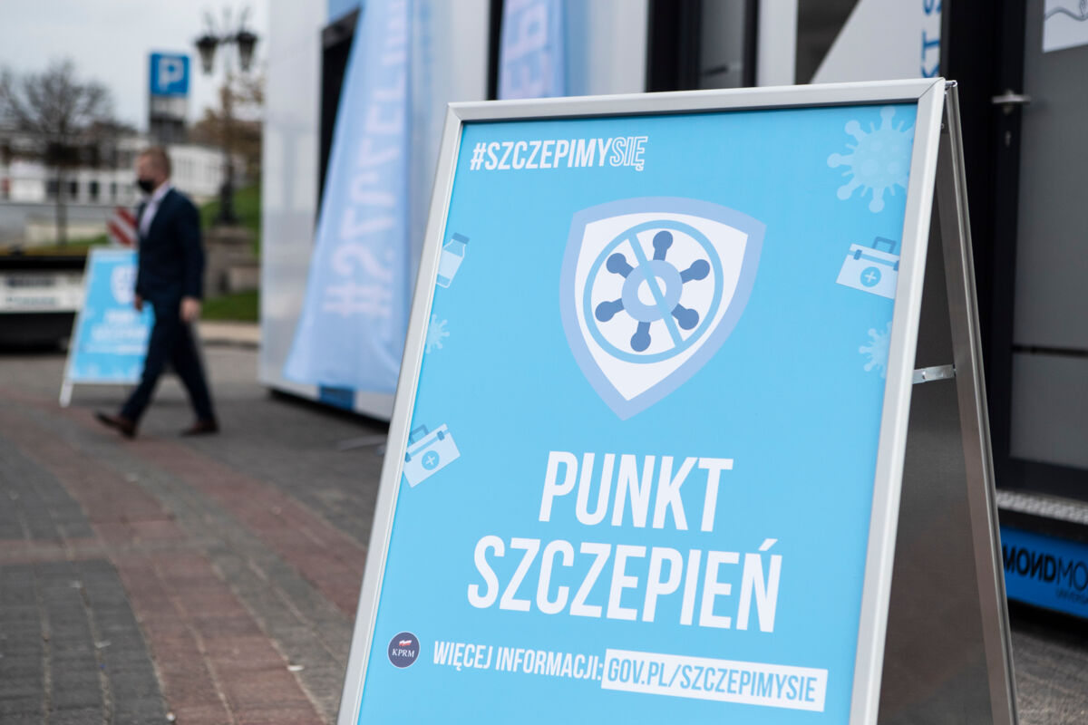 Rząd wprowadza zmiany dot. szczepień. Będą ułatwienia dla osób niepełnosprawnych