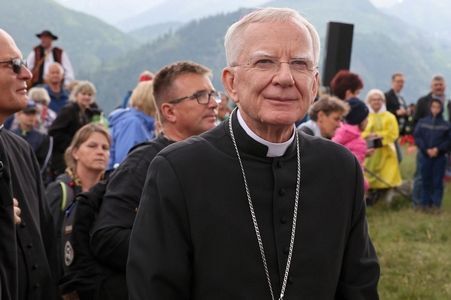 Abp Jędraszewski: PE piętnuje Polaków jako homofobów