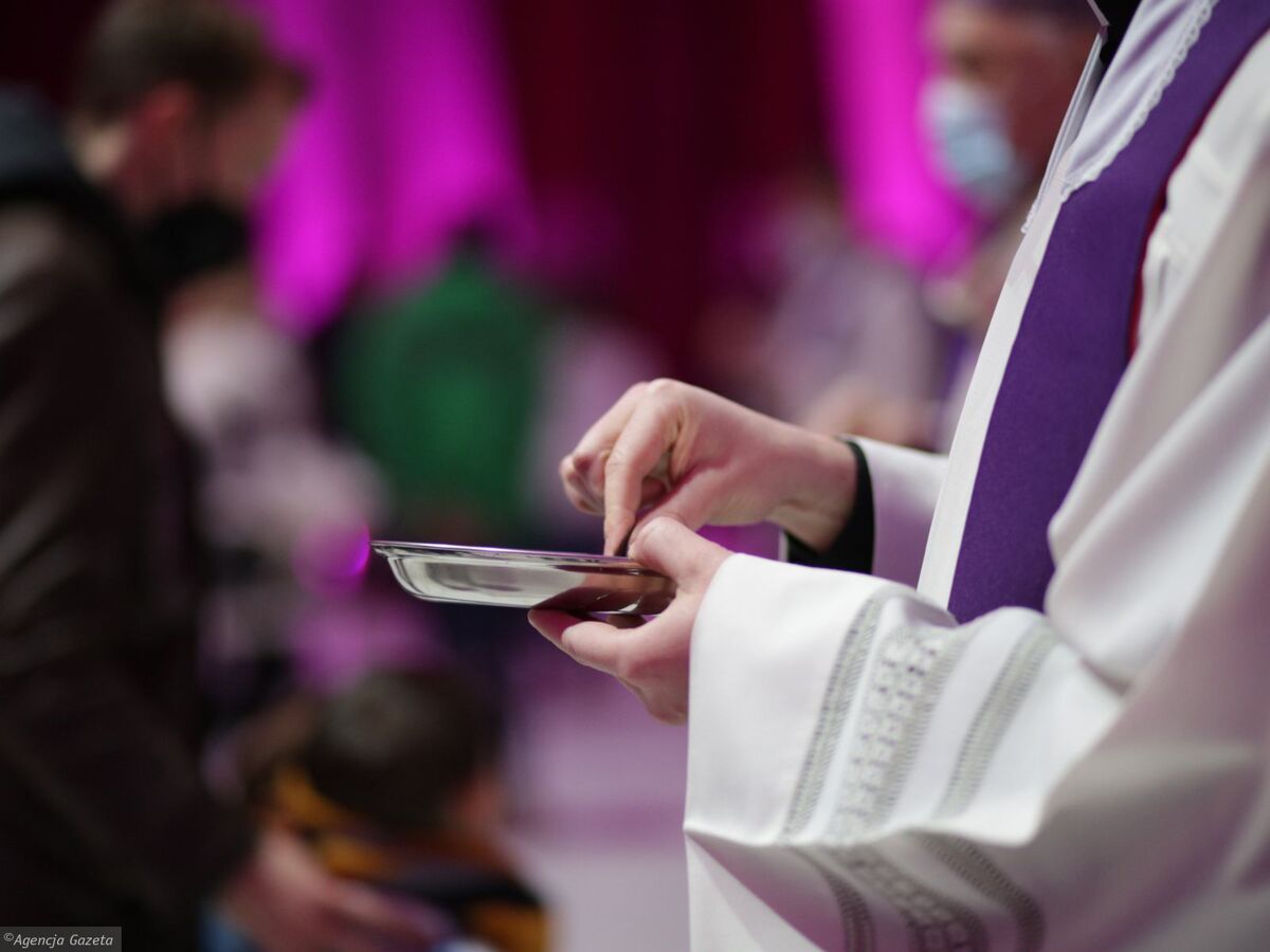 Kobiety w Kościele katolickim będą mogły udzielać komunii