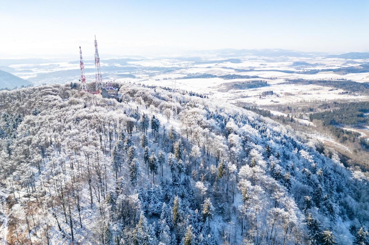Chełmiec. Prawie najwyższy szczyt Gór Wałbrzyskich należący do KGP