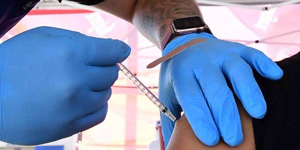 USA: Sądy blokują obowiązek szczepień na COVID dla pracowników ochrony zdrowia