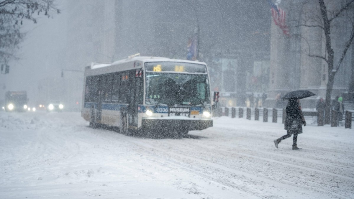 Burza śnieżna w natarciu. Milion odbiorców w USA bez prądu