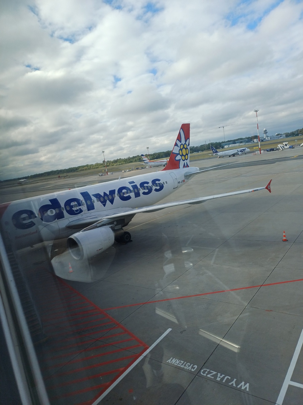 81ef2d08-bc85-42c9-8aa3-486ad944d913