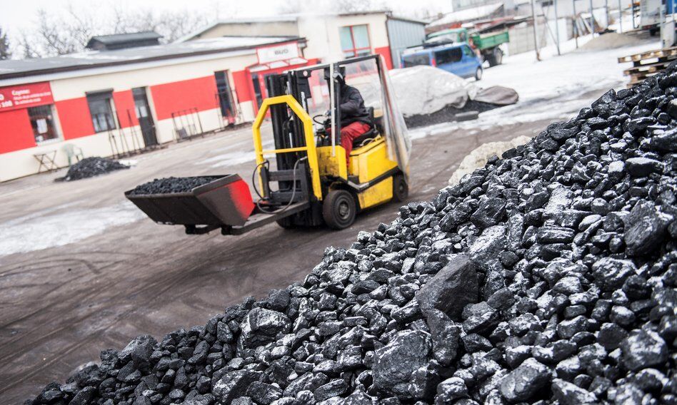 Węgiel na wagę złota. Niektórzy odchodzą ze składów opału z kwitkiem