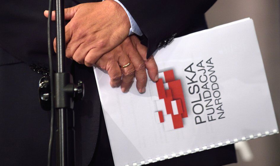 Polska Fundacja Narodowa tnie wynagrodzenia
