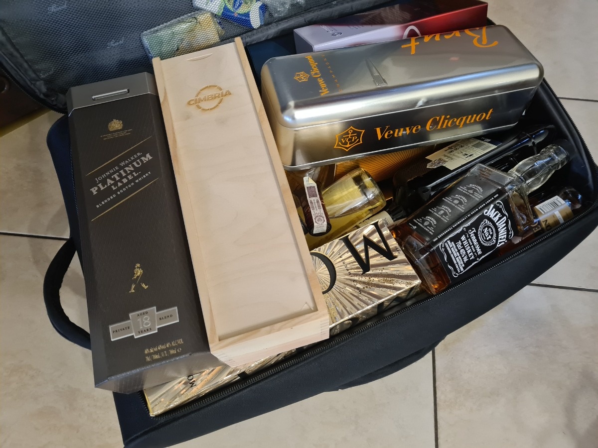 3c565604-a11f-4c03-bb3b-cbcff43f0cad