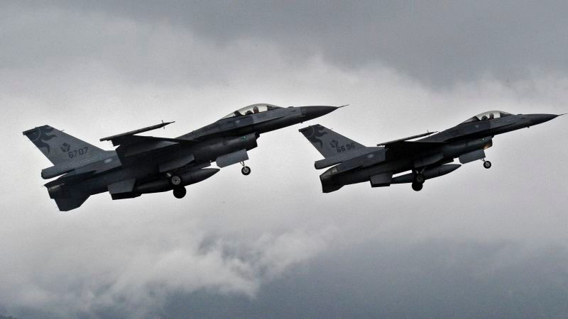 Doradca prezydenta USA Jake Sullivan potwierdził, żeJoe Biden oficjalnie zezwolił ukraińskim pilotom na szkolenie na myśliwcach F-16
