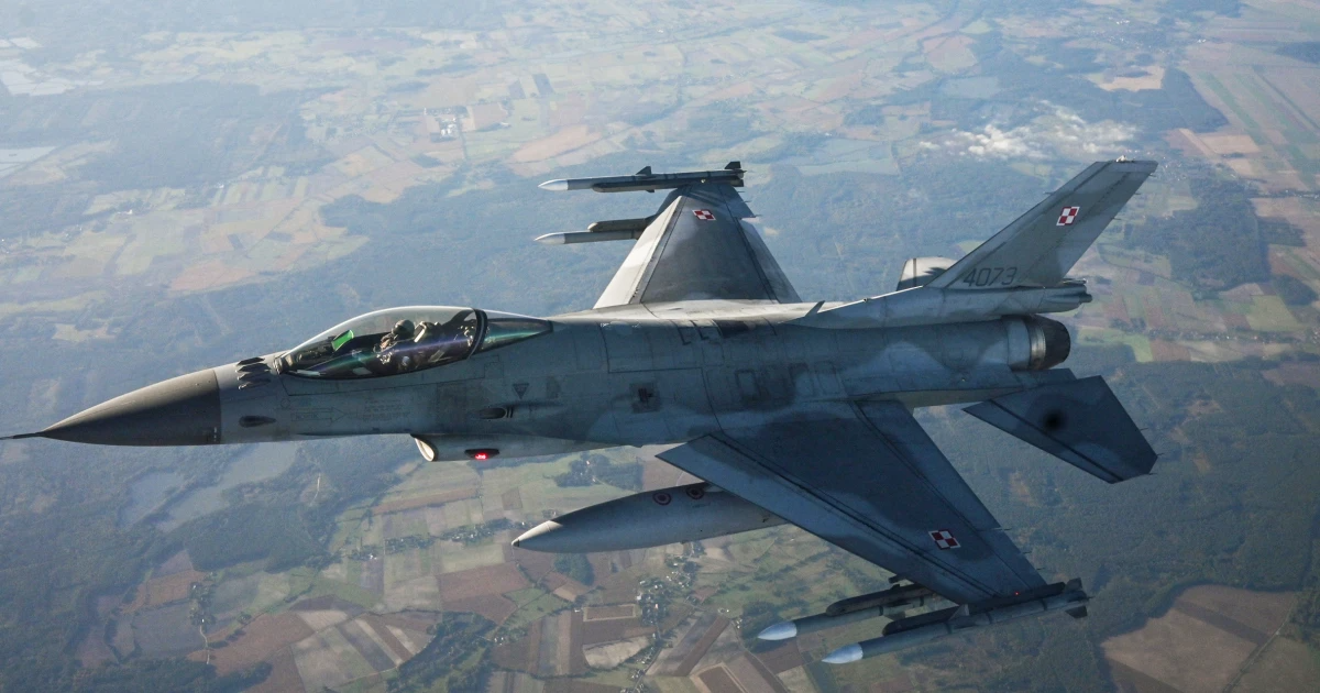 Dwoch ukraiinskich pilotow przybylo do USA, Tucson, w celu oceny ich umiejętności w obsłudze myśliwców, w tym F-16