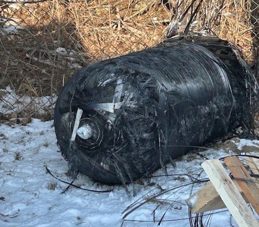Tajemniczy zbiornik na posesji pod Poznaniem. To fragment rakiety Falcon 9?
