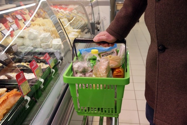 Polacy coraz biedniejsi? Jest nowy sondaż