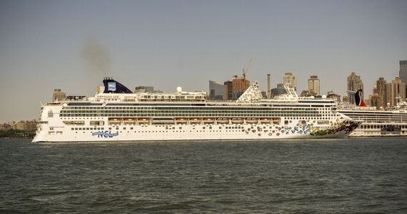 Stan pozwany, bo zakazuje wymagania "paszportów covidowych"