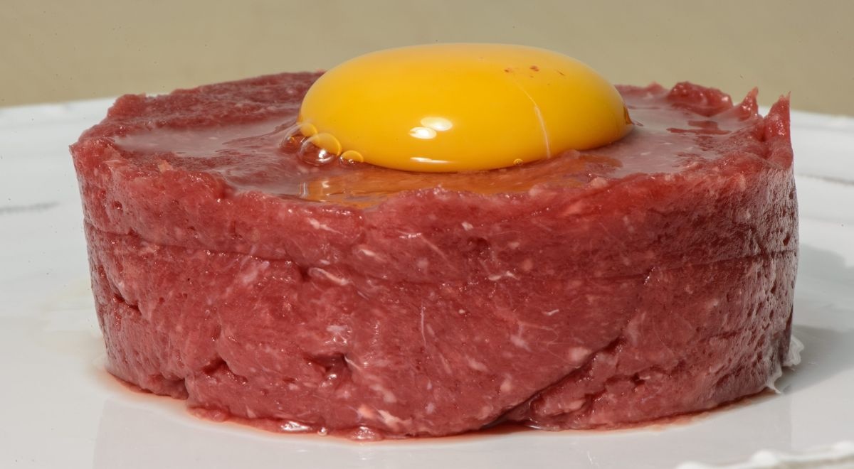 Bakterie E. coli w popularnym tatarze wołowym. GIS ostrzega