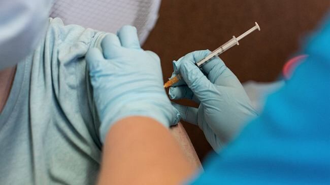 Przedłużona ważność certyfikatów covidowych. Warunkiem przyjęcie trzeciej dawki szczepionki