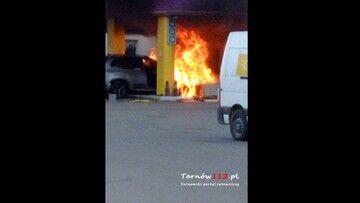 Tarnów. Wjechał w stację benzynową, uszkodził dystrybutor i wywołał pożar