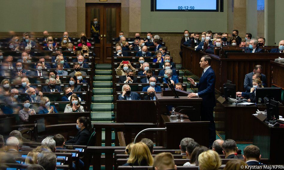 Posłowie dostali kolejną podwyżkę. Inflacja im niestraszna