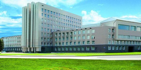 Rosyjski uniwersytet zawiesza niezaszczepionych pracowników