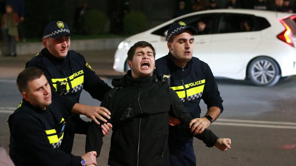 Tysiące ludzi w Tbilisi protestuje w obronie uwięzionej dziennikarki Mzii Amaglobeli