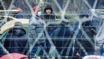 Co się dzieje na granicy? Białorusini przygotowują migrantów do siłowego przejścia. Podano godzinę