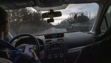 Wojna na Ukrainie. Rosja gromadzi sprzęt wojskowy w obwodzie kijowskim