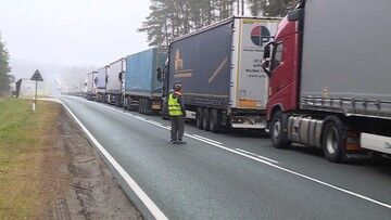 Wielogodzinne kolejki na przejściach granicznych z Białorusią