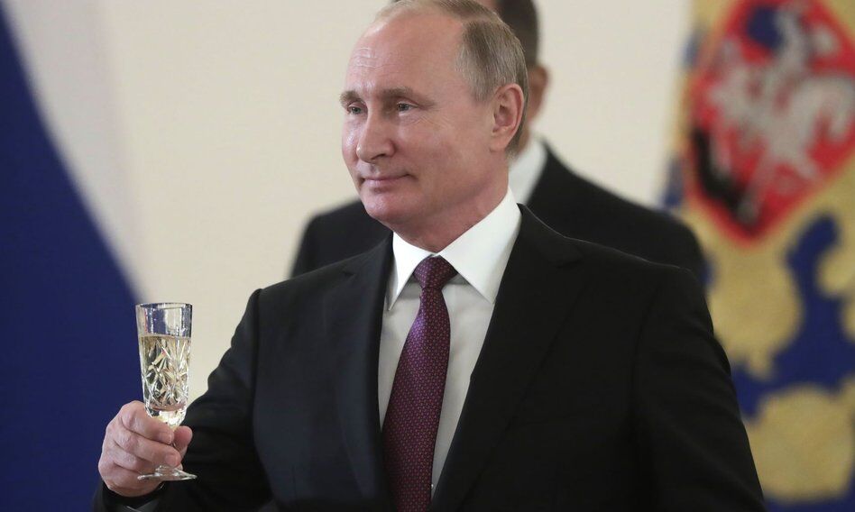 Prawdziwy szampan tylko rosyjski. Putin "skazał" zagraniczne alkohole na wino musujące