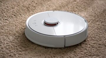 Bartoszyce. Robot sprzątający utknął pod łóżkiem, właściciel oskarżył gości o kradzież