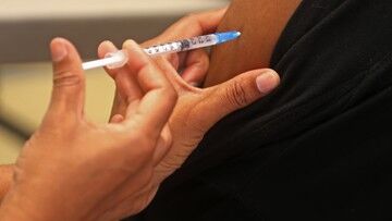 USA. Trzecia dawka nie dla wszystkich. FDA uderza w plany administracji Bidena