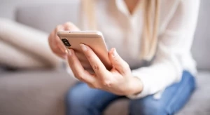 Chatbot psychoterapeuta z "wszytą" AI zdał test. Poprawa objawów w kilka tygodni