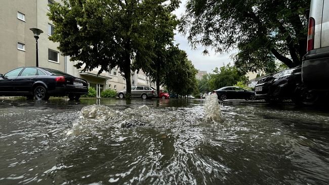 800 interwencji strażaków z powodu nawałnic. Front burzowy przesuwa się w stronę Mazowsza