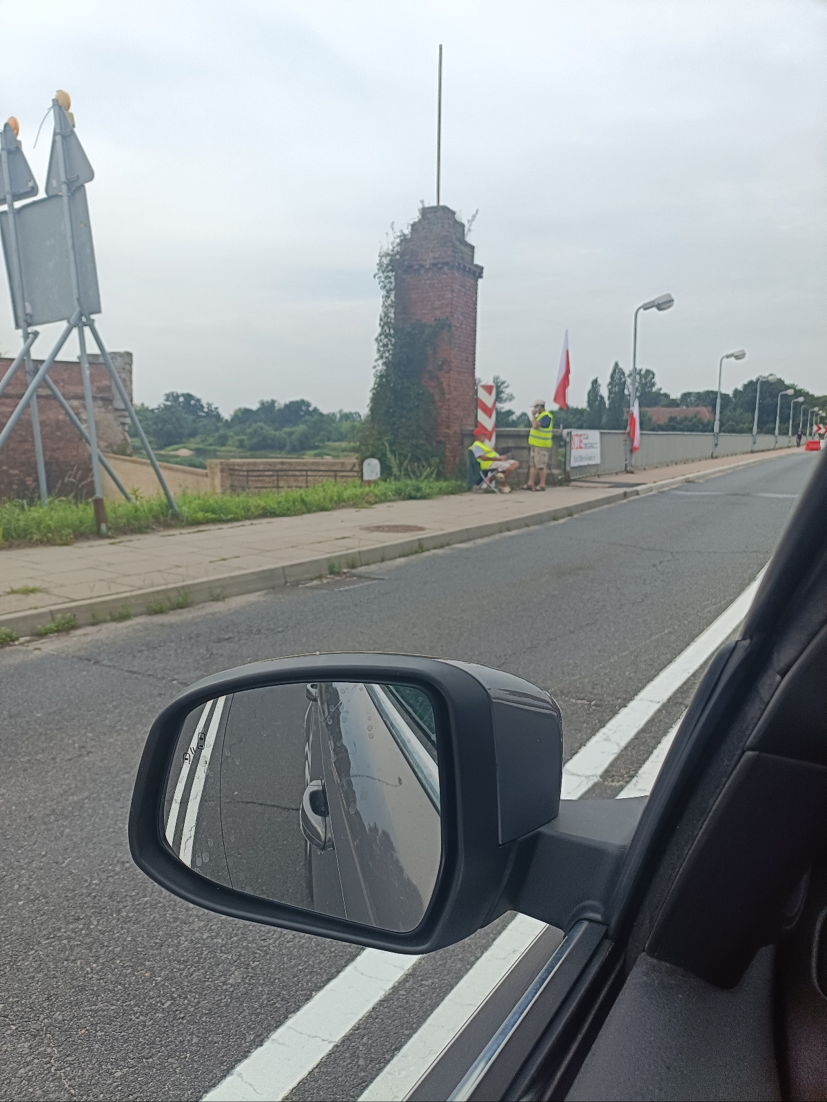 bcc965ed-7b65-418d-9288-66f4a9574f1c