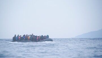 Migranci próbowali dopłynąć do Wielkiej Brytanii. Wyłowiono ich z kanału La Manche