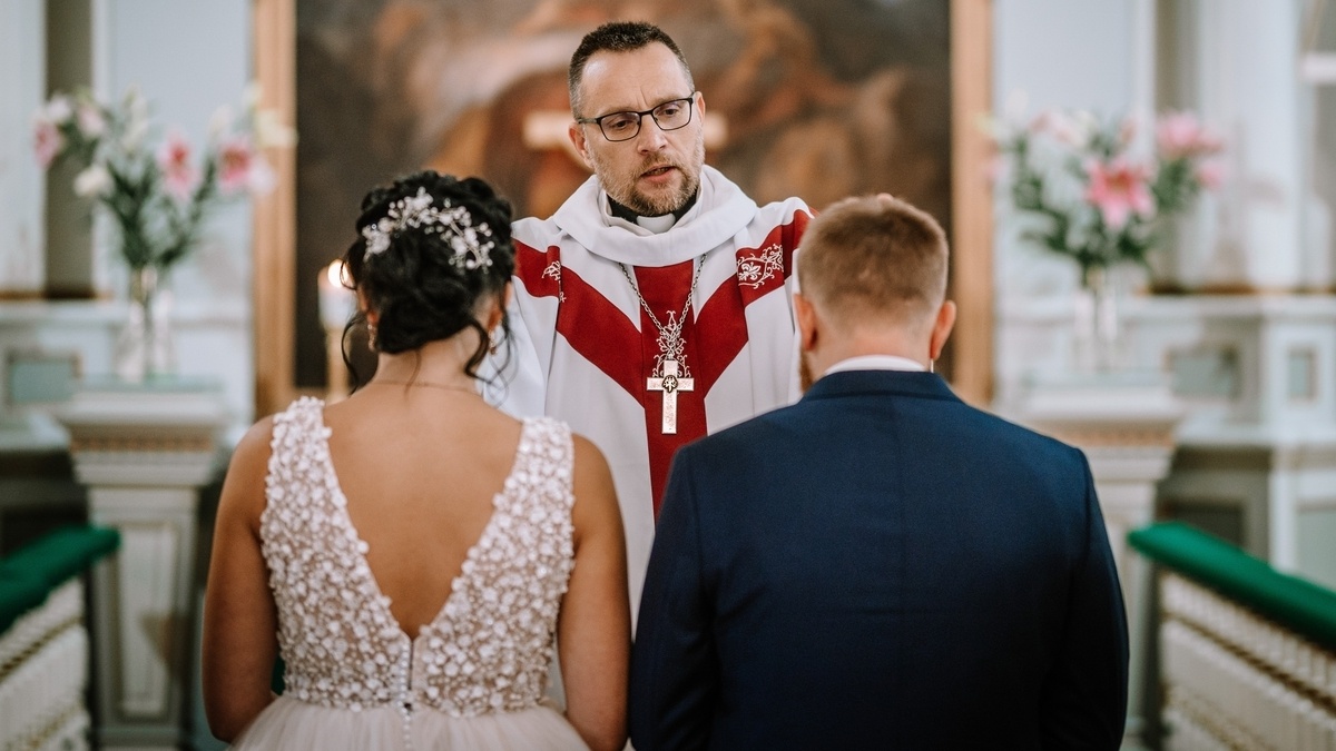 40 tys. zł za ślub. PiS ma nowy pomysł na miłość za pieniądze