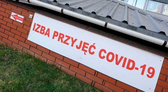 Kwarantanna dla przybywających. Czy rząd zatrzyma Deltę
