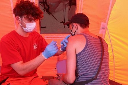 Niespełna 70 nowych zakażeń, zmarły 3 osoby