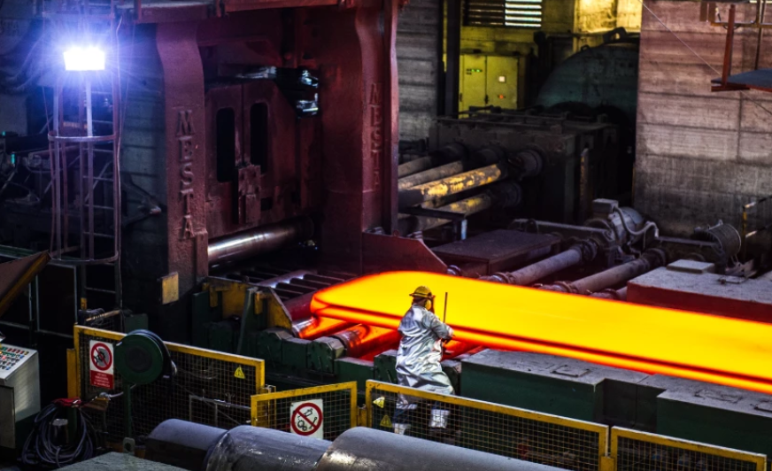 Część rosyjskiej stali coraz szybciej płynie do Europy. I to legalnie