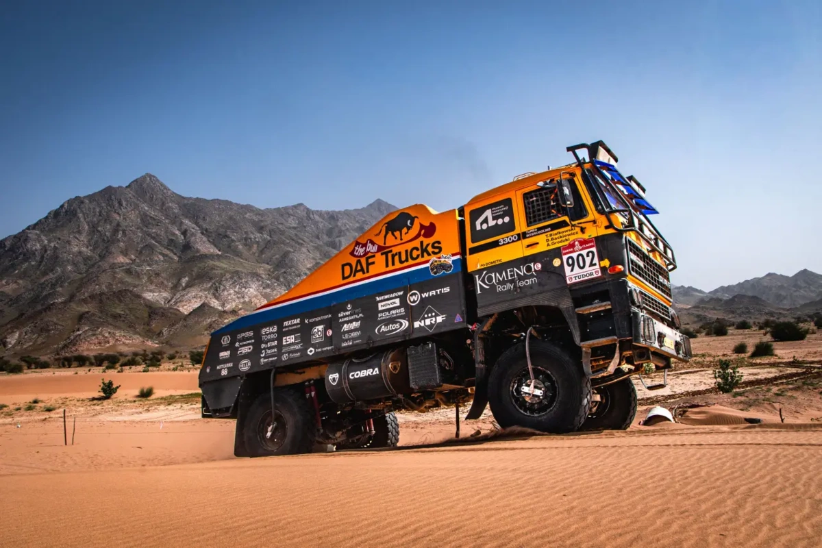 Zabytkowy DAF 3300 "The Bull" z polską załogą zwyciężył w Dakarze Classic