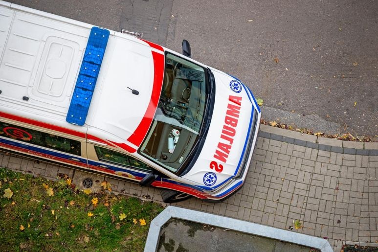 Prace społeczne i grzywna. Są wyroki w sprawie ataku na ratowników medycznych z września ubiegłego roku.