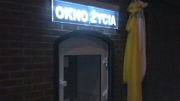 Wrocław. 20-latek obudził siostry boromeuszki. Utknął w oknie życia