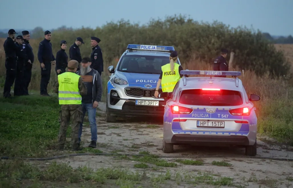 Mazowiecka policja: w dwóch miejscach znaleziono części obiektów przypominające drony