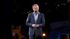 Protest na Placu Zamkowym. Donald Tusk: Niech nikt się nie dziwi