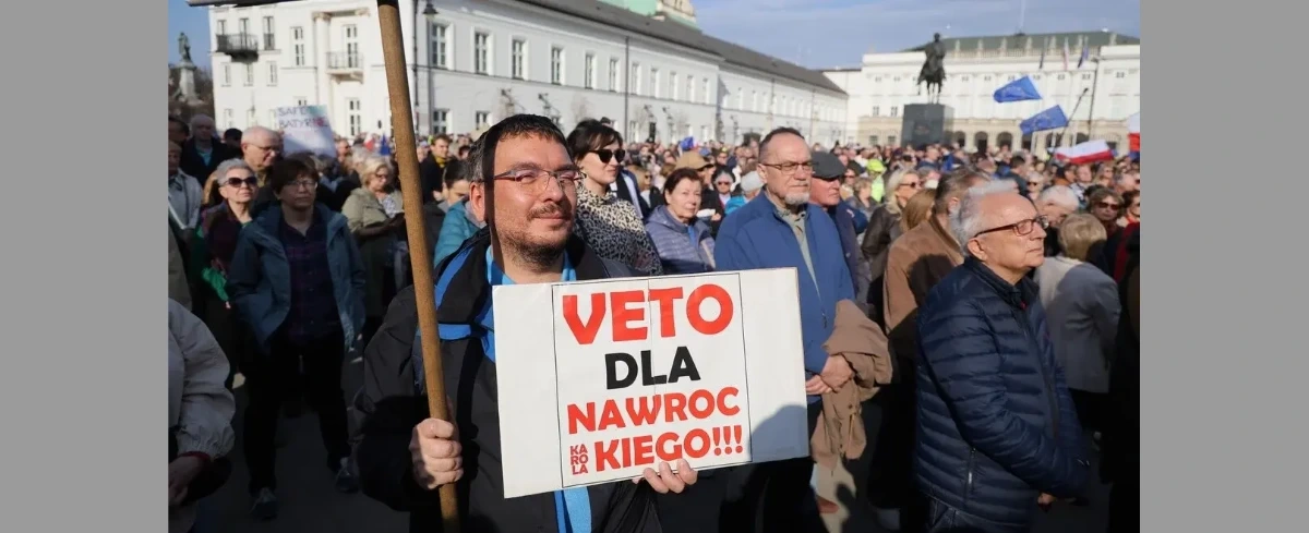 Protest KOD przed Pałacem Prezydenckim. "Chcemy być SAFE"