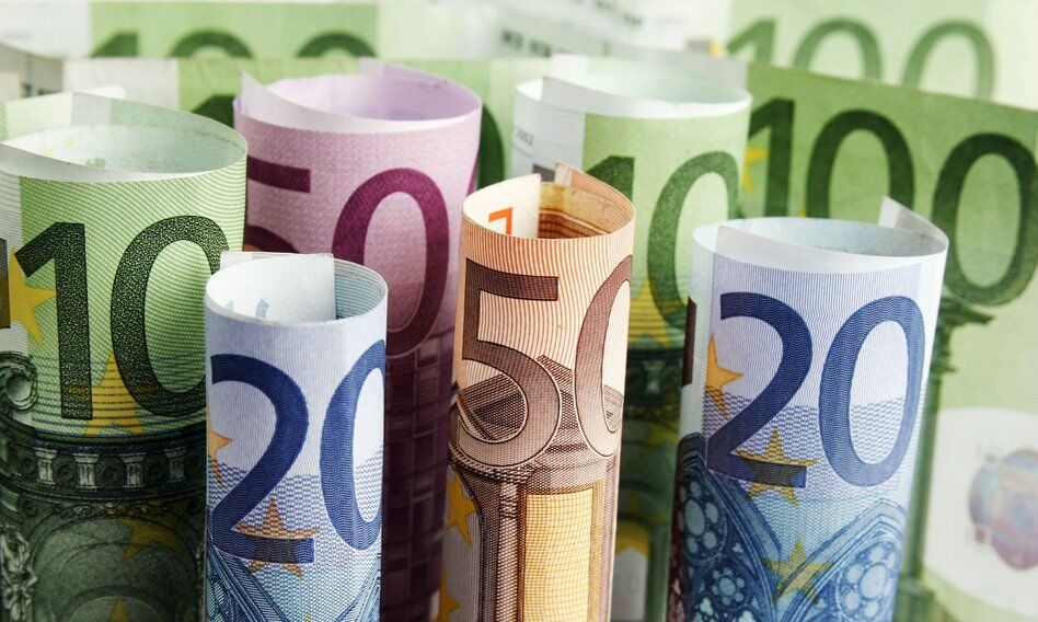 Kurs euro najwyższy od miesiąca. Złoty słabnie na całej linii
