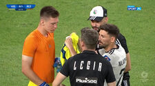 Bolesna kontuzja w meczu Legia - Raków! "Wygląda jak po zderzeniu z pociągiem". WIDEO (POLSAT SPORT)