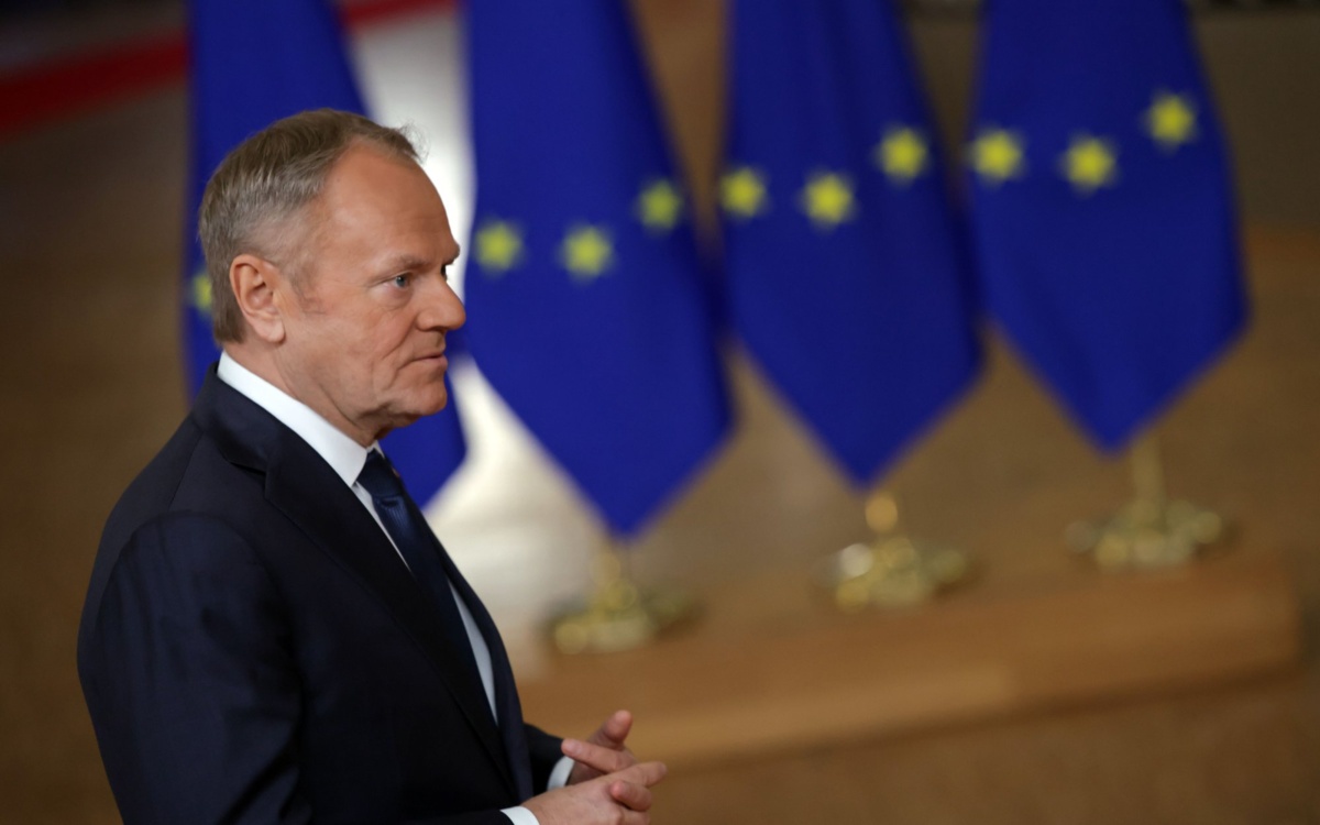 Rząd Donalda Tuska traci zwolenników a zyskuje przeciwników. Nowy sondaż