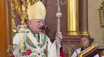 "Piętnuje Polaków jako homofobów wrogich wolności innych". Abp. Jędraszewski o deklaracji PE