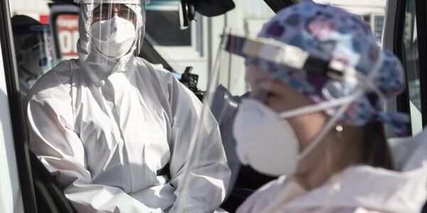 "Ratownik, przez rok ubrany w strój ufoludka, zarabia 3,8 tys. zł. Porażające"