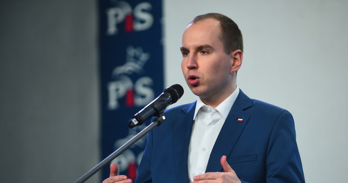 Andruszkiewicz wezwany do prokuratury. Usłyszy zarzuty prokuratorskie.